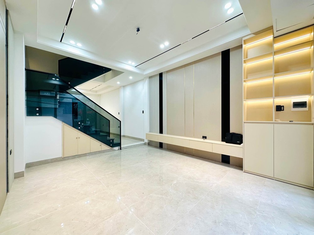 Nhà Xây Mới 4 Tầng Phố Trần Nguyên Hãn - Ngõ Thông Ra Chợ Đôn