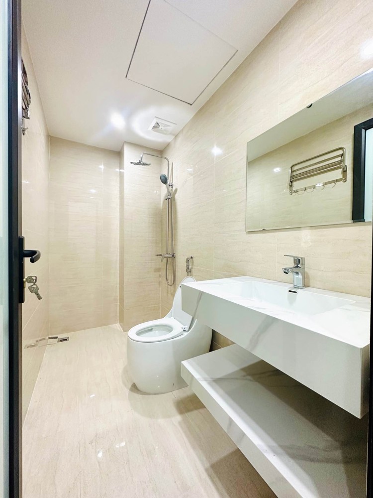 Nhà Xây Mới 4 Tầng Phố Trần Nguyên Hãn - Ngõ Thông Ra Chợ Đôn