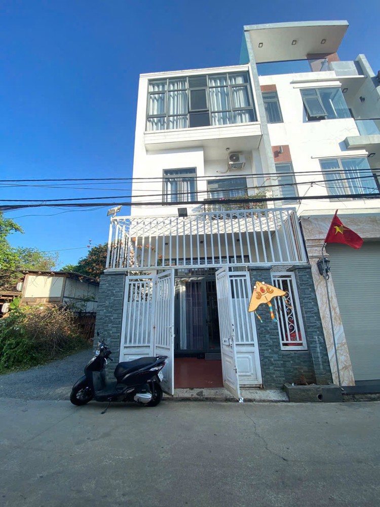 Hot Hot –Cần Bán Nhà 3 Tầng Mặt Tiền Hẻm 102 Nguyễn Tất Thành, P.tân An, Tp.buôn Ma Thuột, Đắk Lắk