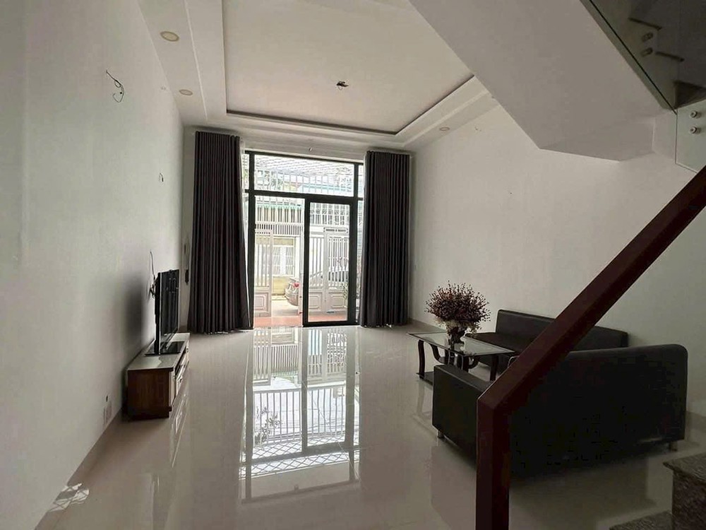 Hot Hot –Cần Bán Nhà 3 Tầng Mặt Tiền Hẻm 102 Nguyễn Tất Thành, P.tân An, Tp.buôn Ma Thuột, Đắk Lắk