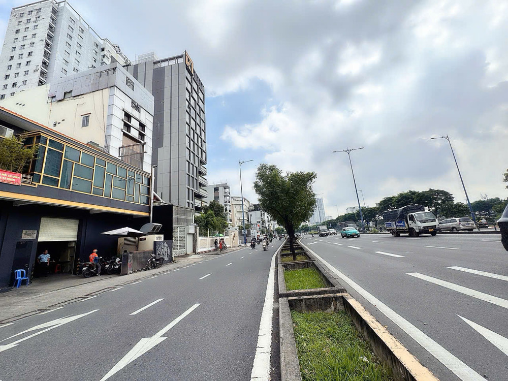 Duy Nhất Nhà Bán Mặt Tiền Kd Đ.võ Văn Kiệt, Quận 1 - 88M2 - View Sông Siêu Đẹp - Hiếm Nhà Bán * Lh