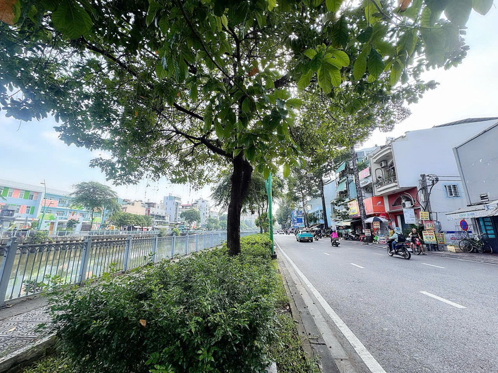 Siêu Phẩm Xây Building 185M2 - Chính Chủ 1 Đời Cần Bán Nhà 4 Tầng Mặt Tiền Kd Đ.hoàng Sa, Quận 3 *