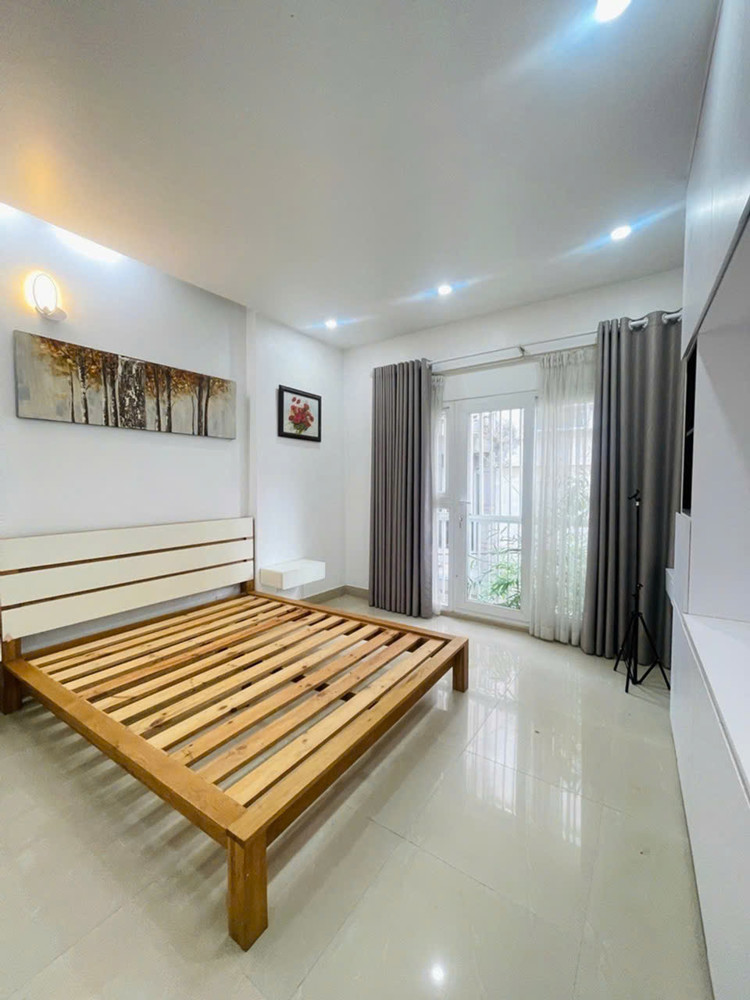 Nhà 53M² Hẻm Xe Hơi Cách Mạng Tháng 8, 4 Tầng Btct, Gần Công Viên Lê Thị Riêng