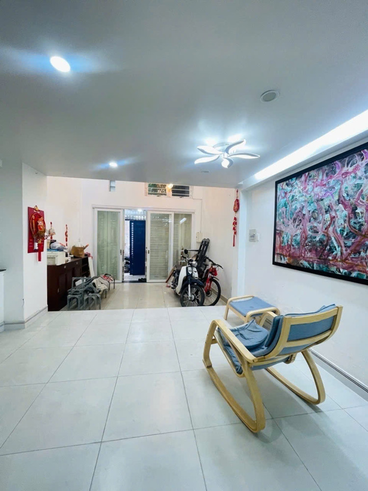 Bán Nhà Đường Cách Mạng Tháng 8, Dt 53M², Ngang 4M, Hẻm Xe Hơi, Nhà Đẹp Ở Ngay