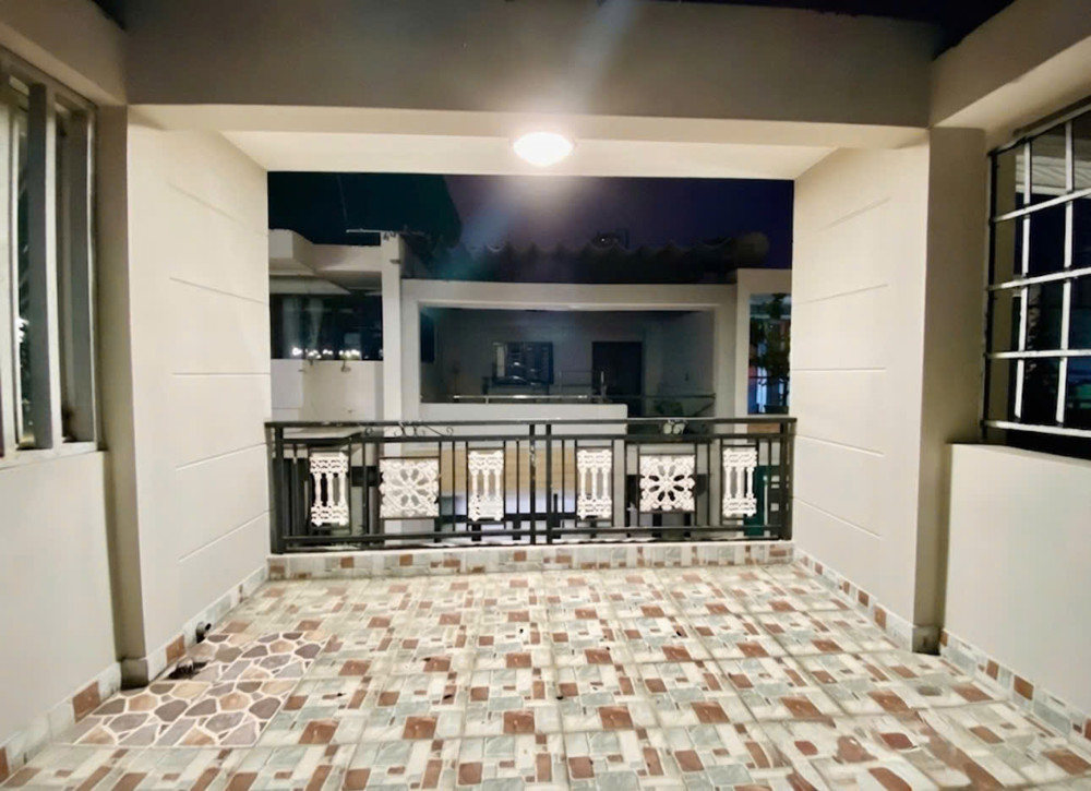 Kề Cư Xá Lữ Gia Lạc Long Quân - Hxh 5M Ô Tô Vào Nhà - Ngang 4.2M - 5 Tầng Btct - 50M²