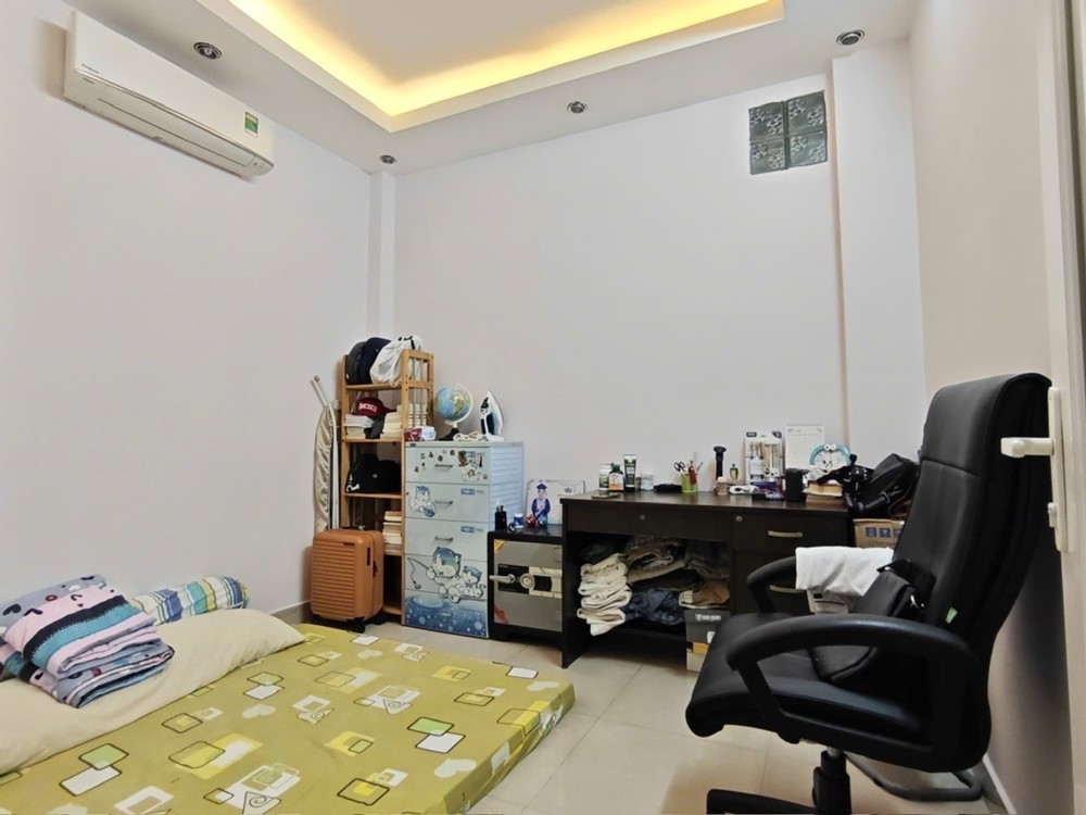 Bán Nhà 4 Tầng Btct Huỳnh Văn Bánh - Dt 3.4X12m - 4Pn - Hẻm Rộng - Giá 7.8 Tỷ