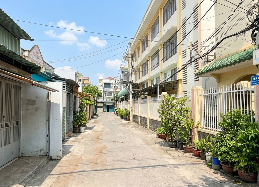 [T5886*] Nhà Hxh 4.5M Sát Chợ Xóm Mới Trương Minh Ký 7.X Tỷ