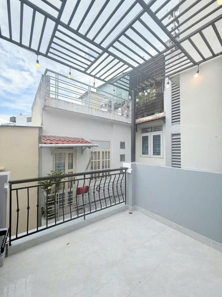 Bán Nhà Sát Mặt Tiền Xe Hơi Q4 Xây Đúc Mới 3 Tấm Có 3 Đ
