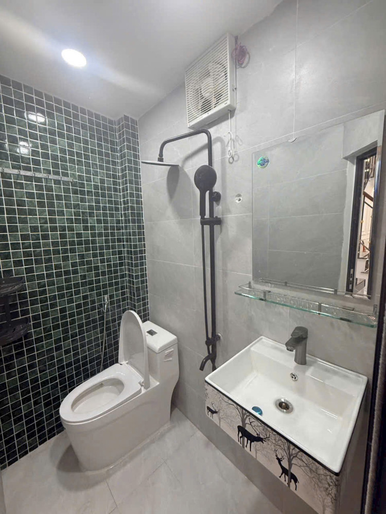 Bán Nhà Sát Mặt Tiền Xe Hơi Q4 Xây Đúc Mới 3 Tấm Có 3 Đ