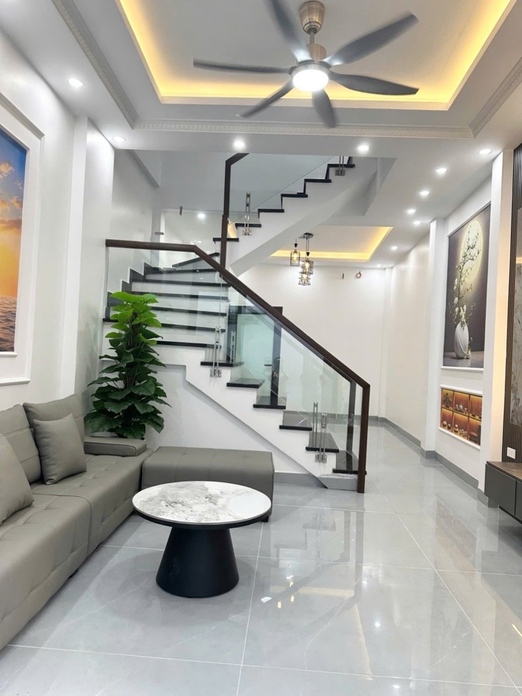 Bán Nhà 3 Tầng Lạch Tray - Khu Trung Tâm Sầm Uất