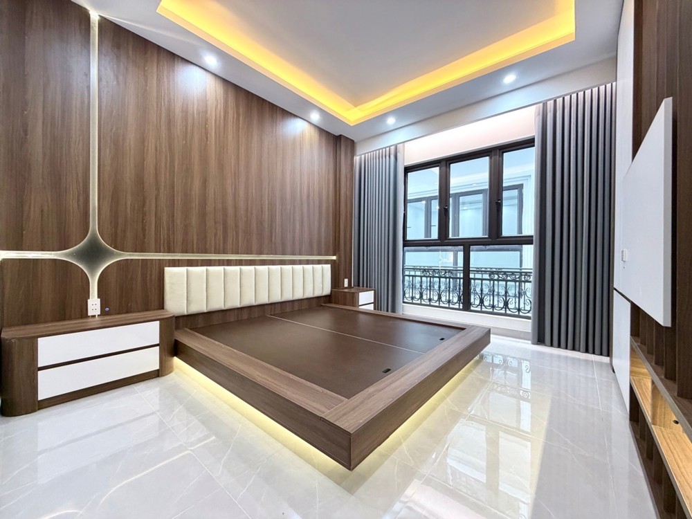 Nhà Xây Mới 4 Tầng Miếu Hai Xã - Mặt Tiền 6,8M