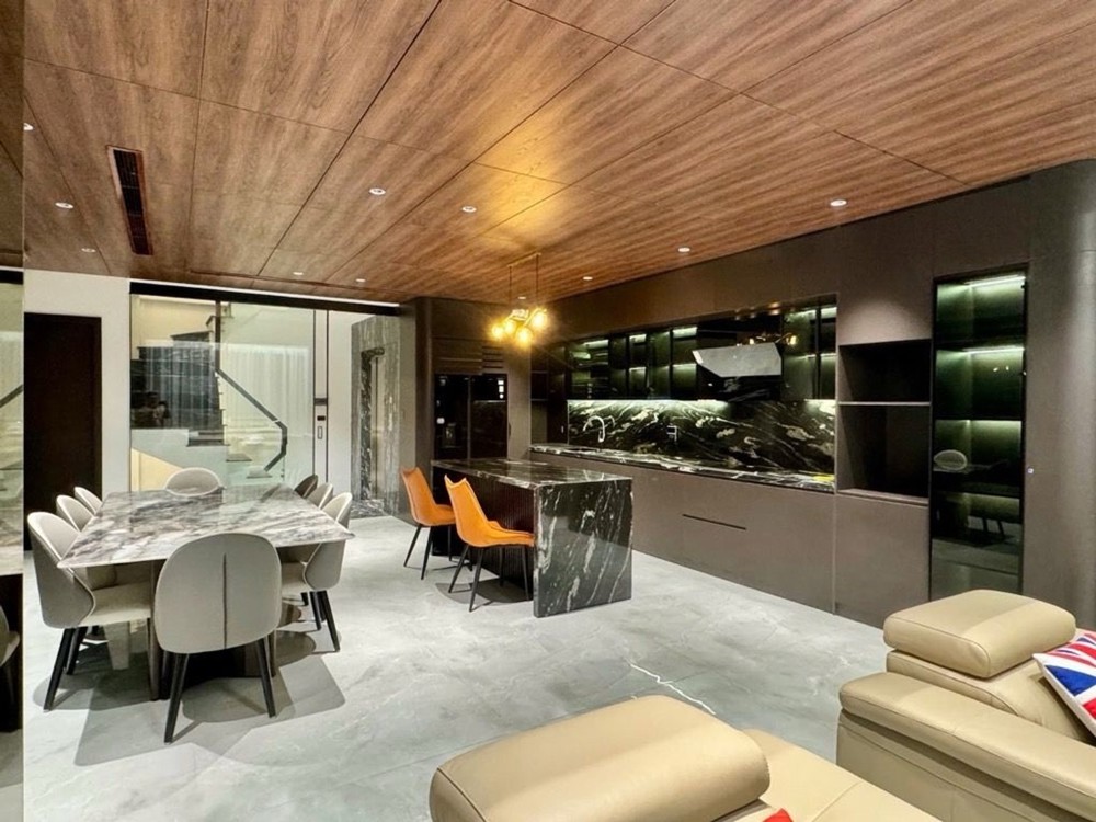 Bán Nhà Ngọc Thụy 100M2, 7 Tầng Thang Máy- Gara Ô Tô- 2X Tỷ