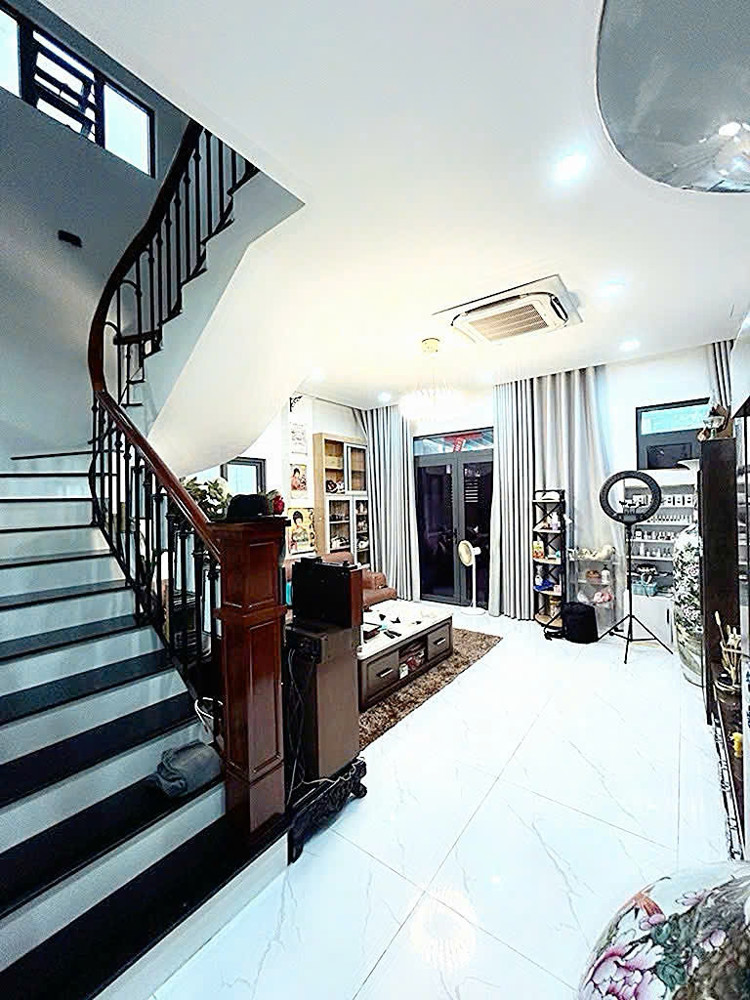 Bán Biệt Thự 3 Tầng Đ.trần Xuân Soạn, Tân Hưng, Quận 7 - Ngang Đẹp 7,2M816m - Sổ Hồng Vuông Đẹp 