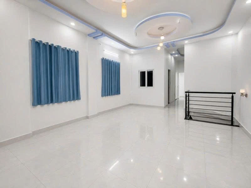 Bán Nhà 2 Mặt Tiền Lạc Long Quân, Gần Hòa Bình, Đầm Sen, 5,8X16m, 2 Tầng - 2Pn, 14,9 Tỷ