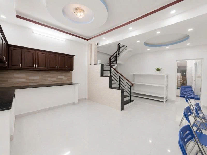 Bán Nhà 2 Mặt Tiền Lạc Long Quân, Gần Hòa Bình, Đầm Sen, 5,8X16m, 2 Tầng - 2Pn, 14,9 Tỷ