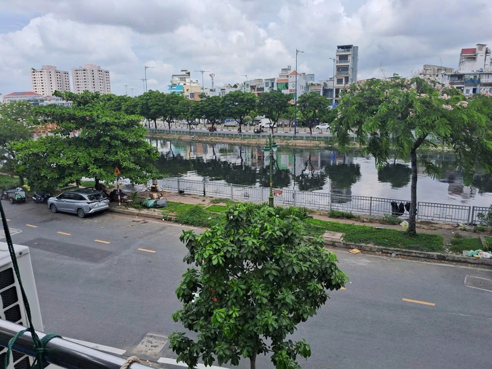 Bán Nhà Mặt Phố Đường Ba Đình, Quận 8 (Giáp Q5), 42M², Mặt Tiền Kinh Doanh, Vỉa Hè 4M, Giá 6 Tỷ