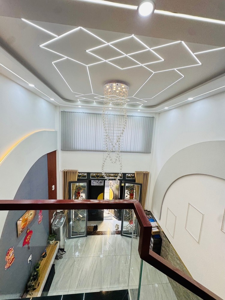 Chỉ 6.8 Tỷ - Nhà 5 Tầng Đúc Mới - 220M2 Sàn - Hẻm Ô Tô Thông - Ngang 4.6M Ô Tô Vào Nhà - Kề Tân