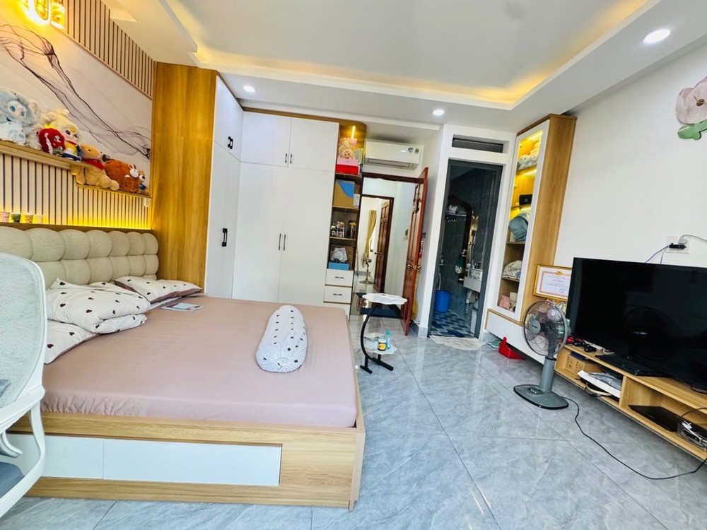 Chỉ 6.8 Tỷ - Nhà 5 Tầng Đúc Mới - 220M2 Sàn - Hẻm Ô Tô Thông - Ngang 4.6M Ô Tô Vào Nhà - Kề Tân