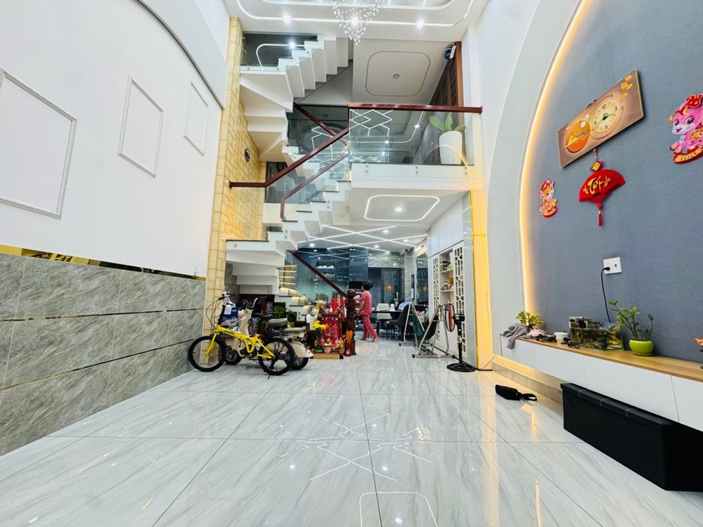Chỉ 6.8 Tỷ - Nhà 5 Tầng Đúc Mới - 220M2 Sàn - Hẻm Ô Tô Thông - Ngang 4.6M Ô Tô Vào Nhà - Kề Tân