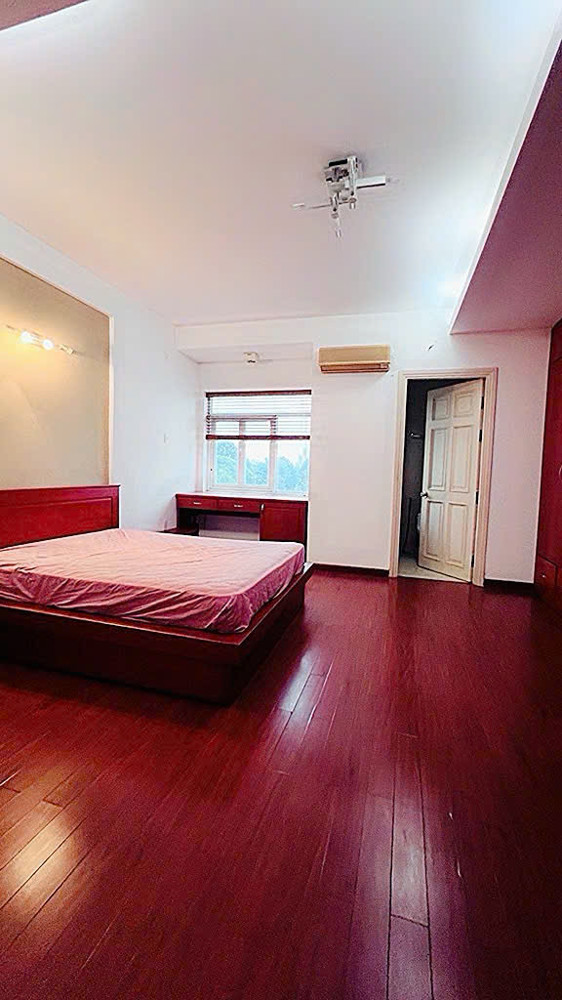 Hiếm Bán Ngang 5,5M*19m - Đường 10M Xe Hơi Đậu Ngày Đêm Đ.cách Mạng Tháng 8, Q3 - Căn Góc 2 Mặt
