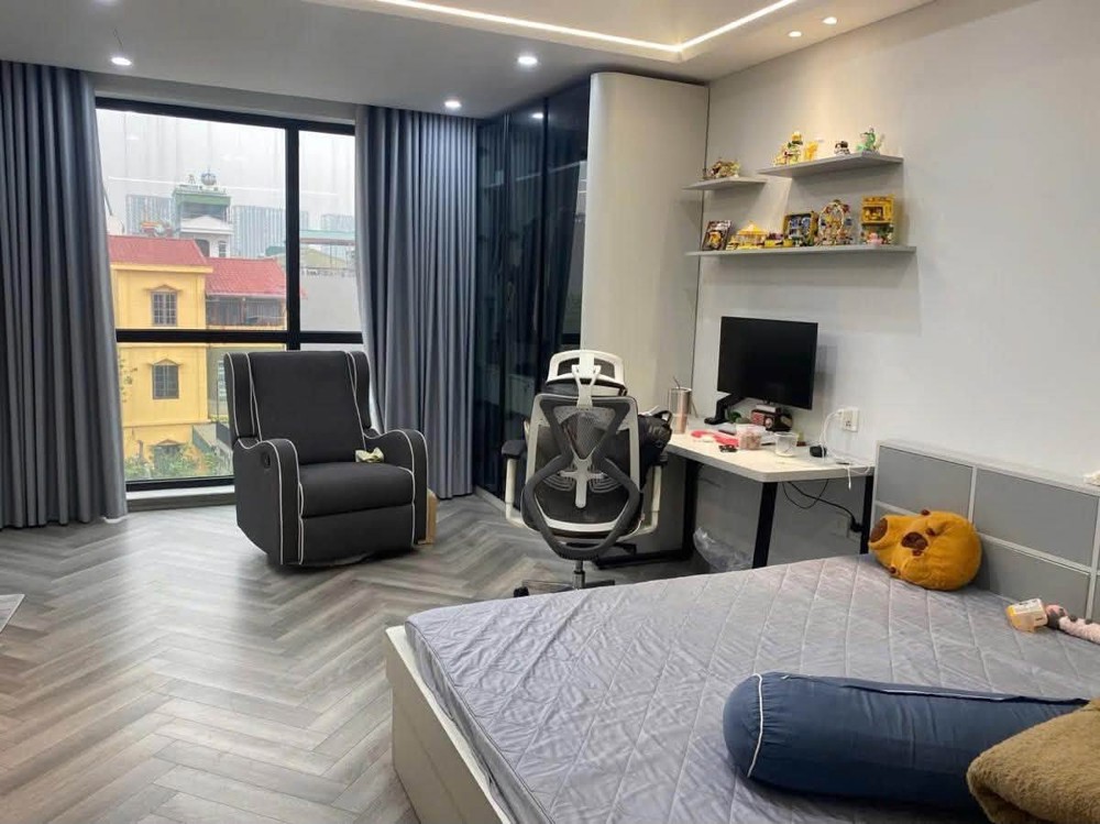Long Biên – Gara 4 Ô Tô – 5 Tầng Thang Máy – Full Nội Thất Cao Cấp – 79,8M² – Mt 6,1M – 248Tr/m²