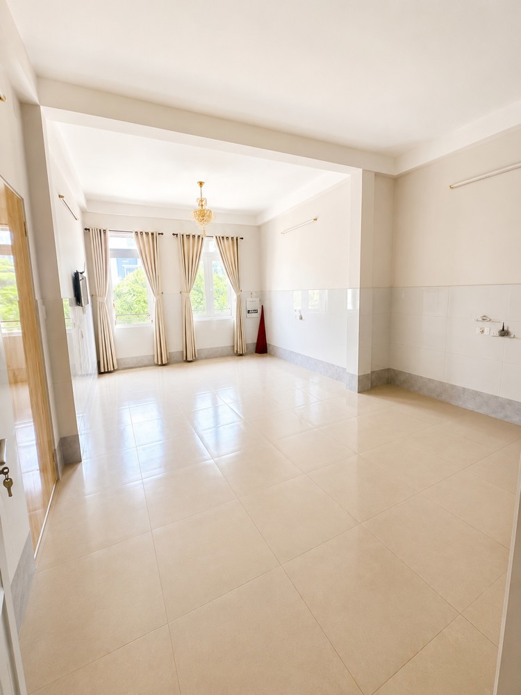 Cho Thuê Nhà Mặt Tiền Trần Quang Cơ 66M², 4 Tầng - 20Triệu-Cạnh Trường Học
