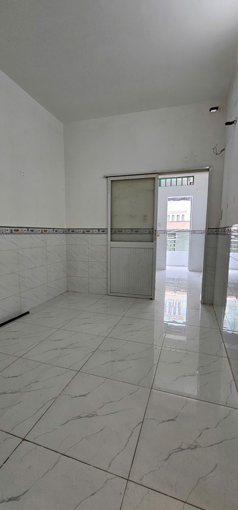 Bán Nhà Sát Mặt Tiền Xe Hơi Ngang 3 Dài 9 Nở 5 M Đúc Bê Tông Có 3Đ