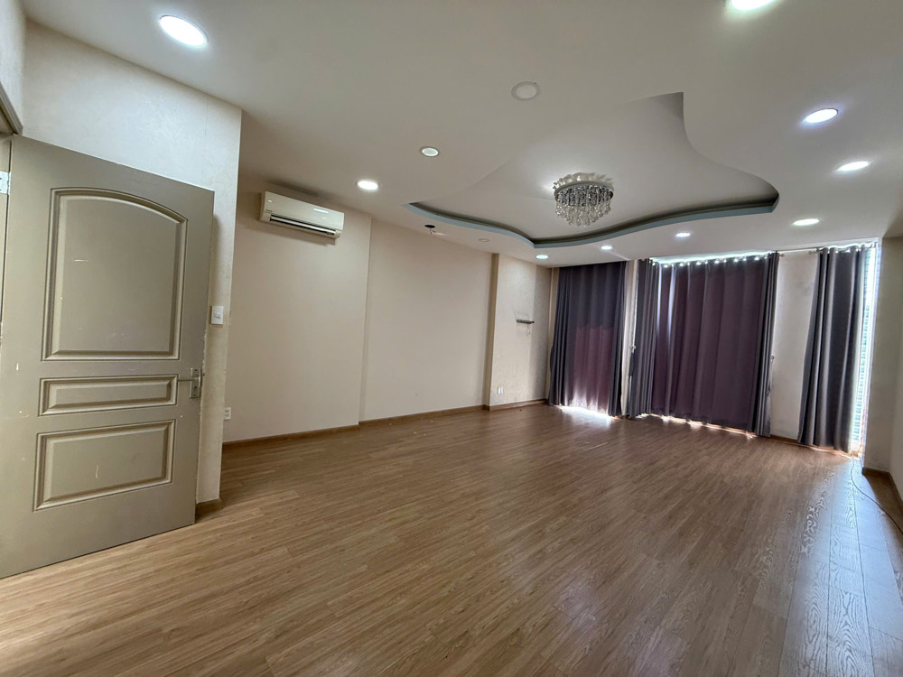 Bán Nhà Mặt Tiền Kinh Doanh Trung Tậm Q4 Sát Q1