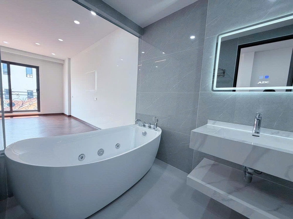Bán Nhà Bát Khối 51M 7 Tầng Mt4m Thang Máy Gara Ô Tô Nhỉnh 14 Tỷ