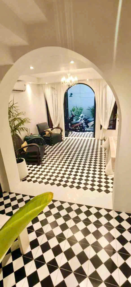 Quận 1: Bán Nhà 2 Tầng Mặt Tiền Huyền Quang, P.tân Định- Dt Đẹp 4M*18m Vuông Vức- Chủ Thiết Kế