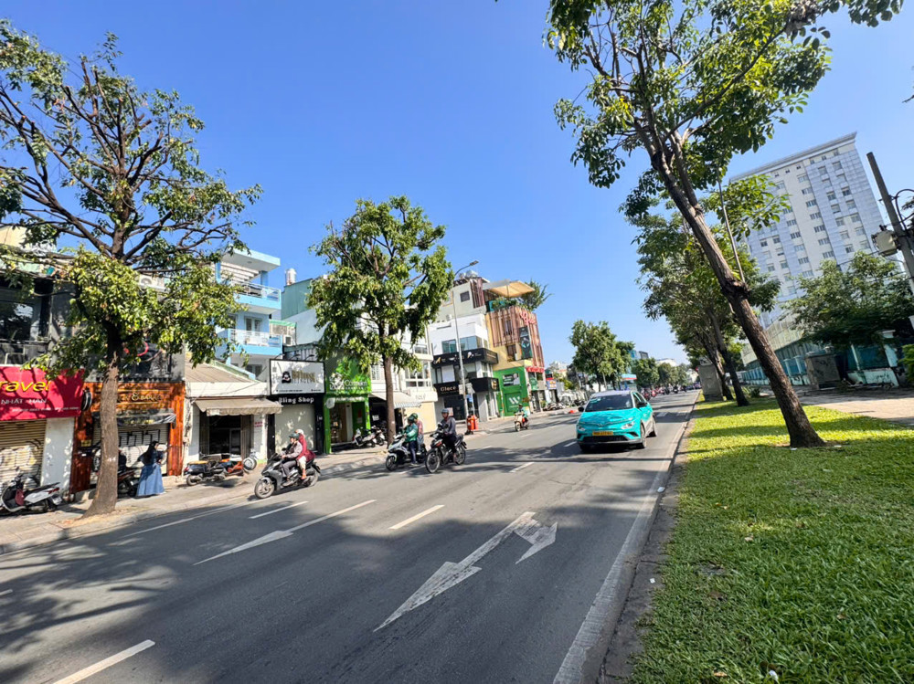 Bán Nhà 4 Tầng Mặt Tiền Kd Đ. Võ Thị Sáu, Quận 1 - Ngay Nhà Thờ Tân Định Màu Hồng - View Công Viên