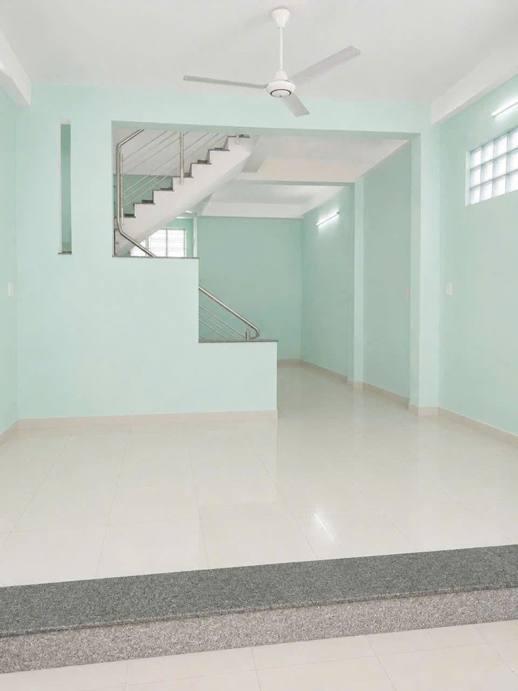 Cho Thuê Nhà 5X25m, 4 Phòng Ngủ, Hẻm Xe Hơi Lê Văn Lương, Có Sân Để Xe Hơi, Giá 14 Triệu
