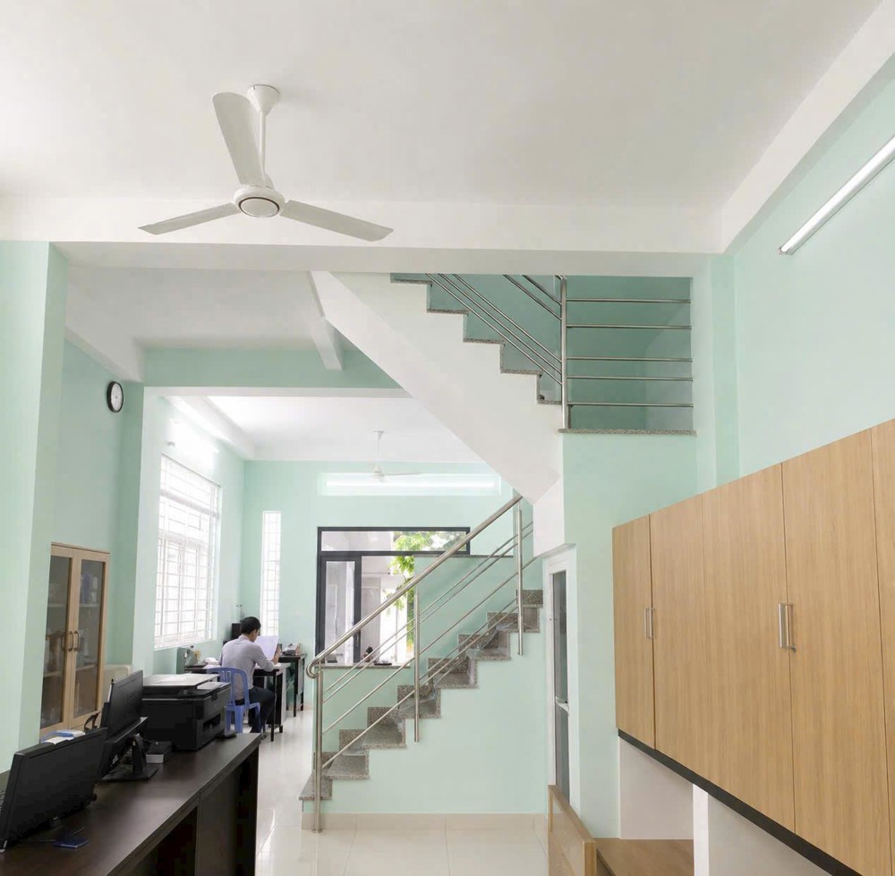 Cho Thuê Nhà 5X25m, 4 Phòng Ngủ, Hẻm Xe Hơi Lê Văn Lương, Có Sân Để Xe Hơi, Giá 14 Triệu
