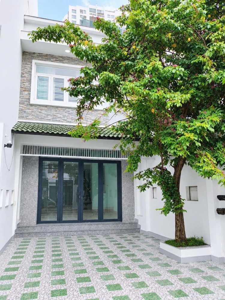 Cho Thuê Nhà 5X25m, 4 Phòng Ngủ, Hẻm Xe Hơi Lê Văn Lương, Có Sân Để Xe Hơi, Giá 14 Triệu