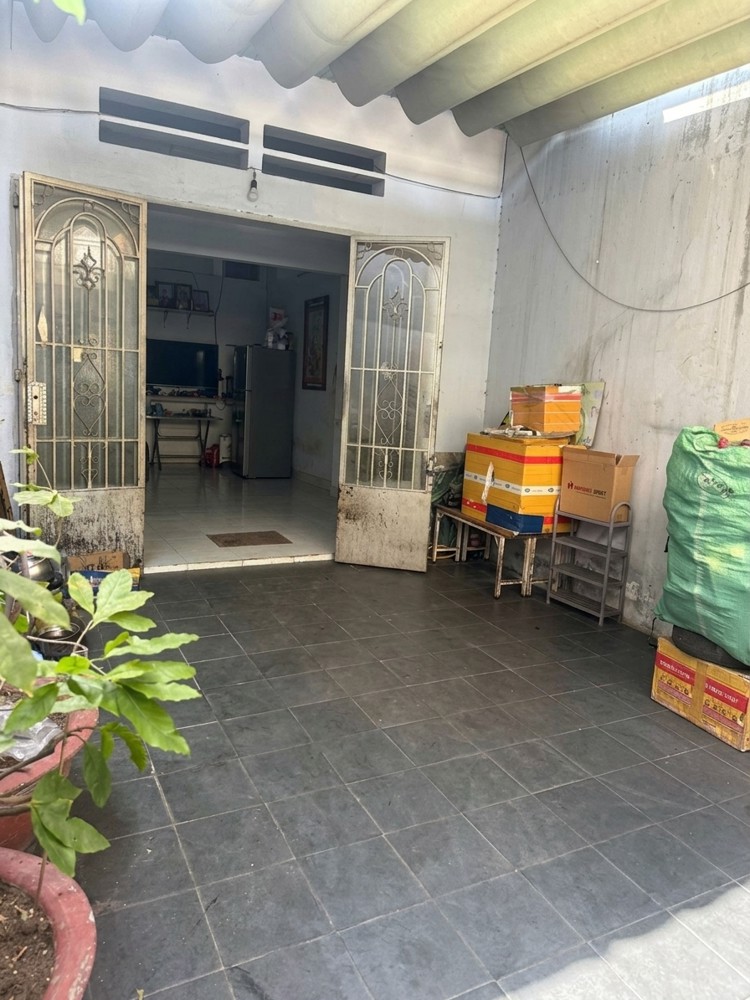 T2880* Nhà 90M2 N.hậu 8M Cạnh Chợ Xóm Mới - Giá 5.X Tỷ