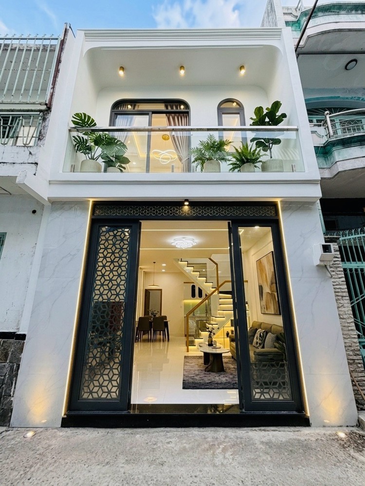 Nhà 2 Tầng Mới 100% Full Nội Thất Xịn - 40M2 Hẽm Ô Tô Ngay Mặt Tiền Luôn Giá Chưa Tới 6 Tỷ