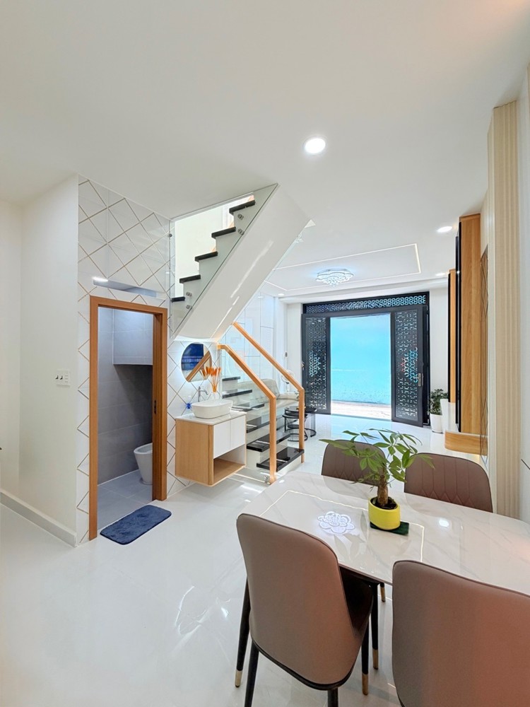 Nhà 2 Tầng Mới 100% Full Nội Thất Xịn - 40M2 Hẽm Ô Tô Ngay Mặt Tiền Luôn Giá Chưa Tới 6 Tỷ