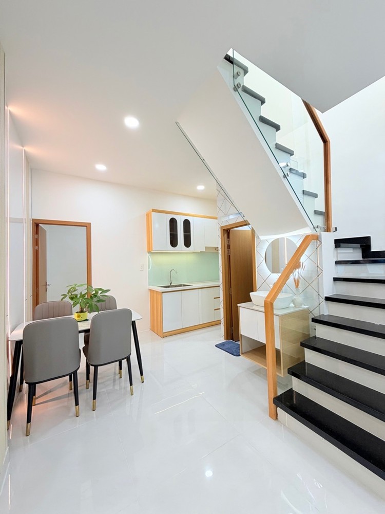 Nhà 2 Tầng Mới 100% Full Nội Thất Xịn - 40M2 Hẽm Ô Tô Ngay Mặt Tiền Luôn Giá Chưa Tới 6 Tỷ