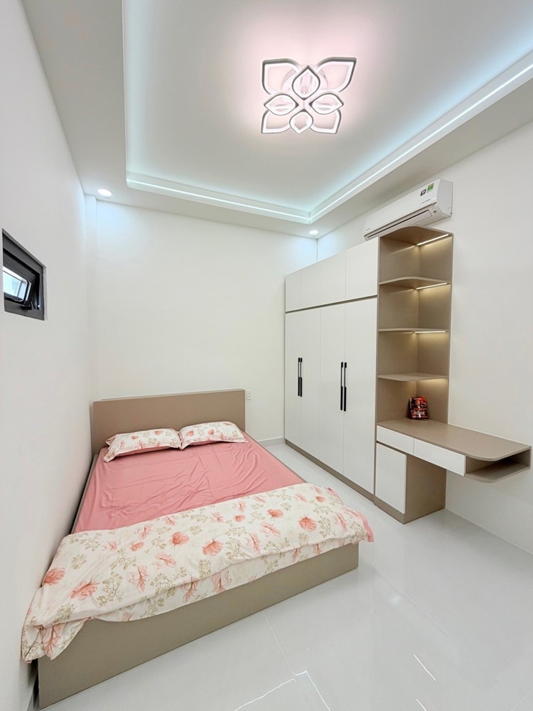 Nhà 2 Tầng Mới 100% Full Nội Thất Xịn - 40M2 Hẽm Ô Tô Ngay Mặt Tiền Luôn Giá Chưa Tới 6 Tỷ