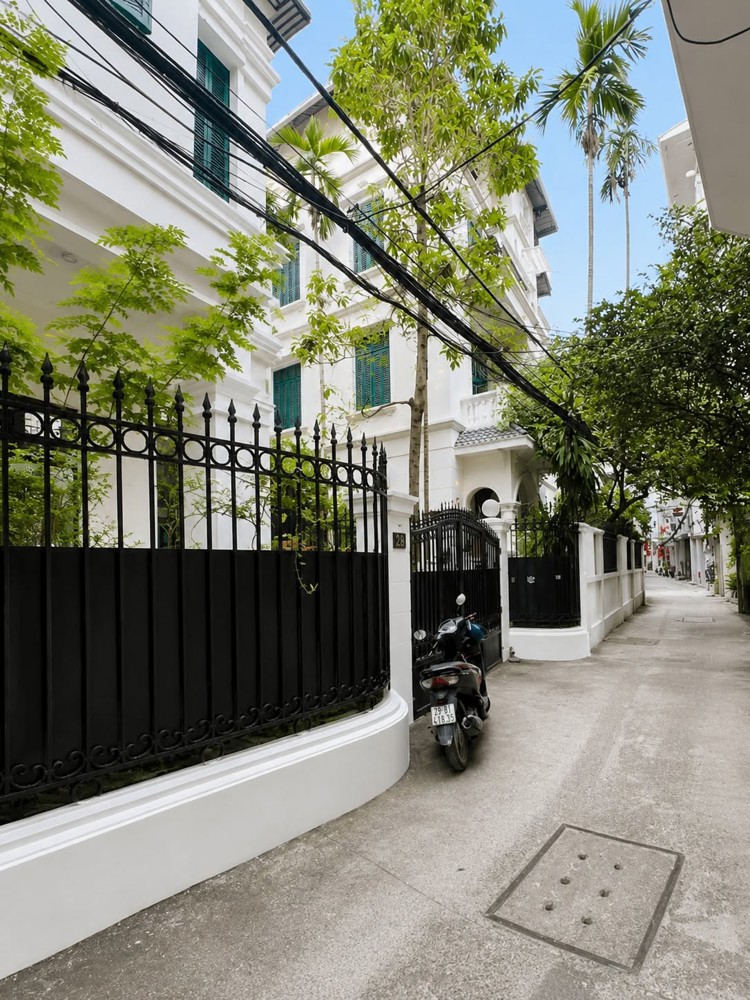 Lạc Long Quân – Biệt Thự Lô Góc – Ô Tô 7 Chỗ – 120M² – 4 Tầng – Mt 9,3M – 275Tr/m²