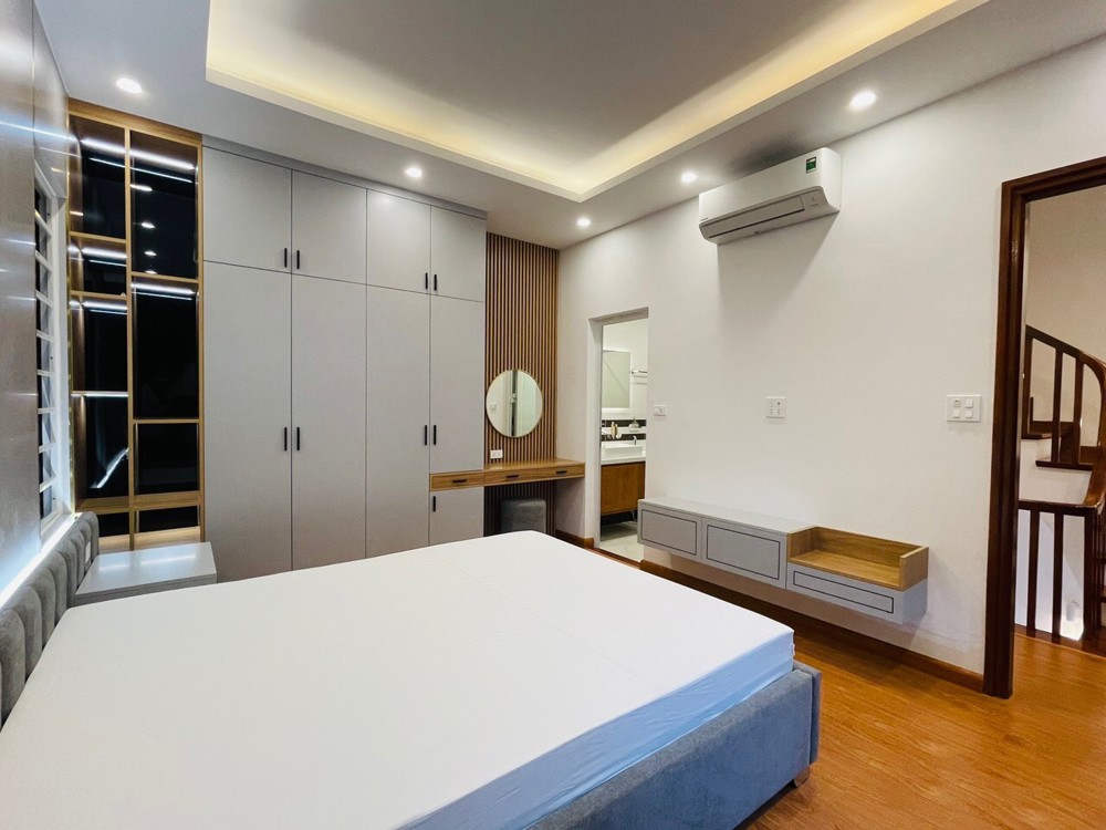 Ô Tô Cách 20M – Nhà Đẹp Cạnh Nhổn