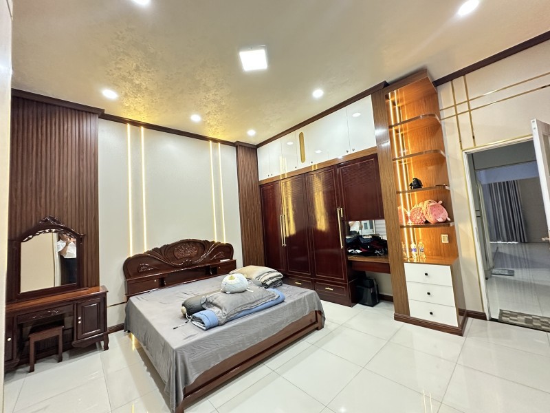 Bán Nhà 3 Tầng Dĩ An,Shr Thổ Cư,Đường 2 Ô Tô Thông Thoáng,Gần Vincom Dĩ An