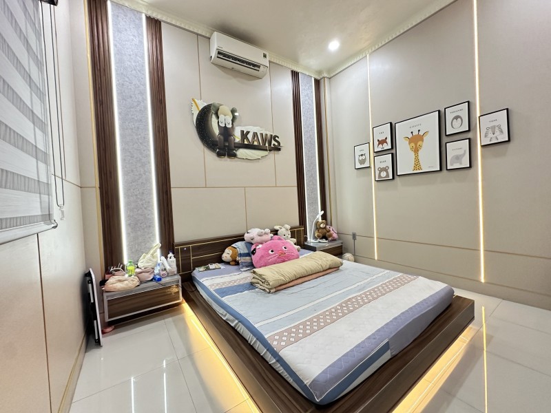 Bán Nhà 3 Tầng Dĩ An,Shr Thổ Cư,Đường 2 Ô Tô Thông Thoáng,Gần Vincom Dĩ An