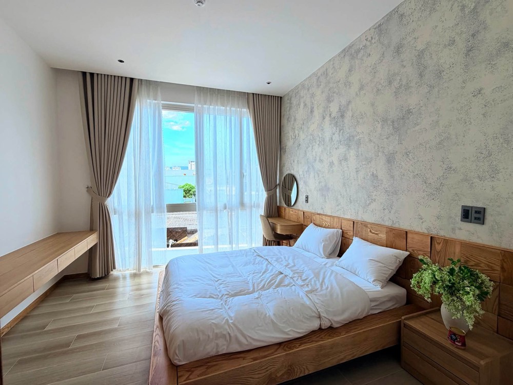 Homestay Đẹp Cho Ánh Sáng Và Gió Ngay Đầu Cầu Rồng Và Sát Bãi Tắm Mỹ Khê