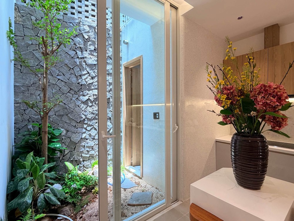 Homestay Đẹp Cho Ánh Sáng Và Gió Ngay Đầu Cầu Rồng Và Sát Bãi Tắm Mỹ Khê