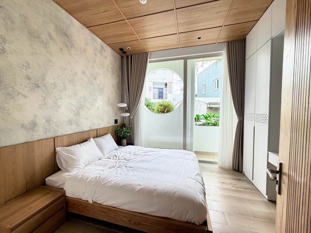 Homestay Đẹp Cho Ánh Sáng Và Gió Ngay Đầu Cầu Rồng Và Sát Bãi Tắm Mỹ Khê