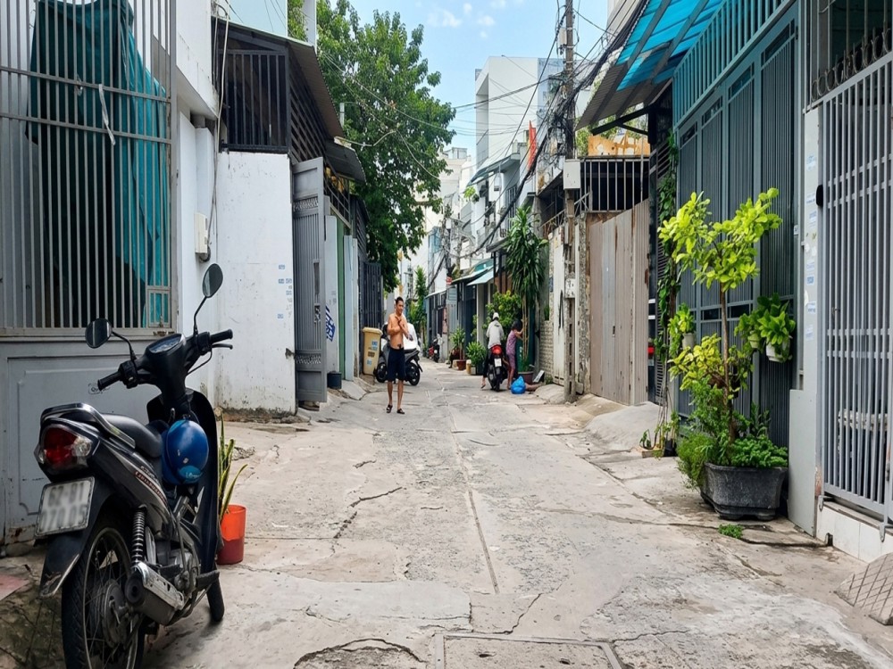 [Dp112*] Nhà Dòng Tiền 40Tr Sát Chợ Lạc Quang Giá 9.X Tỷ