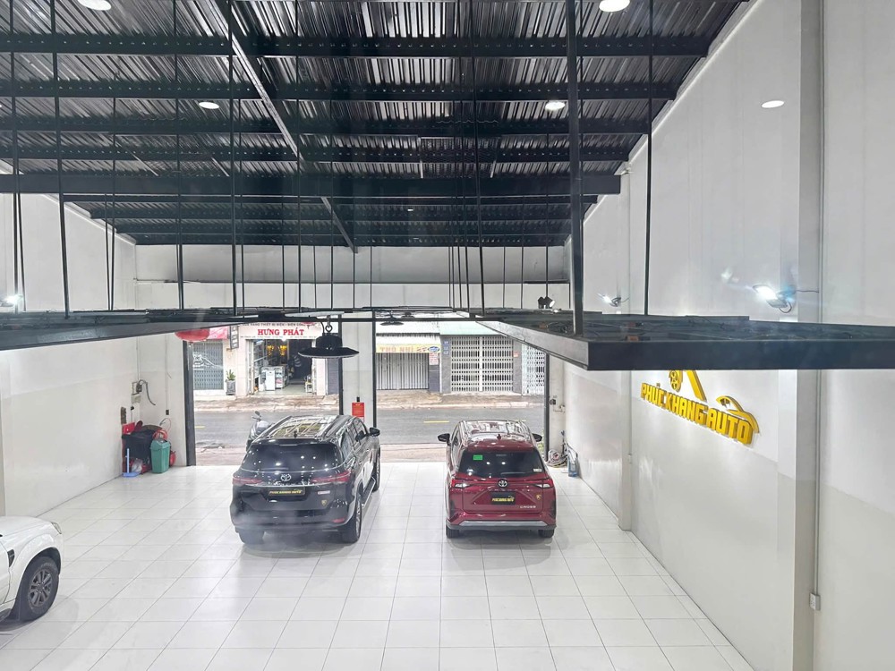 Cho Thuê Nhà Mặt Tiền Thạch Lam 242M²,Ngang 11M - Cạnh Chung Cư