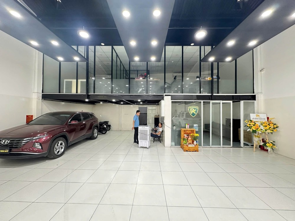 Cho Thuê Nhà Mặt Tiền Thạch Lam 242M²,Ngang 11M - Cạnh Chung Cư
