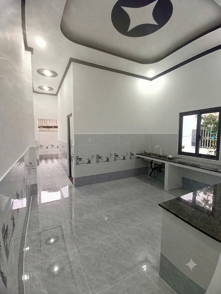 Nhà Siêu Đẹp - Giá Rẻ Bán Căn Nhà Lầu Vừa Hoàn Thiện Xã Long An Cần Giuộc , Long An